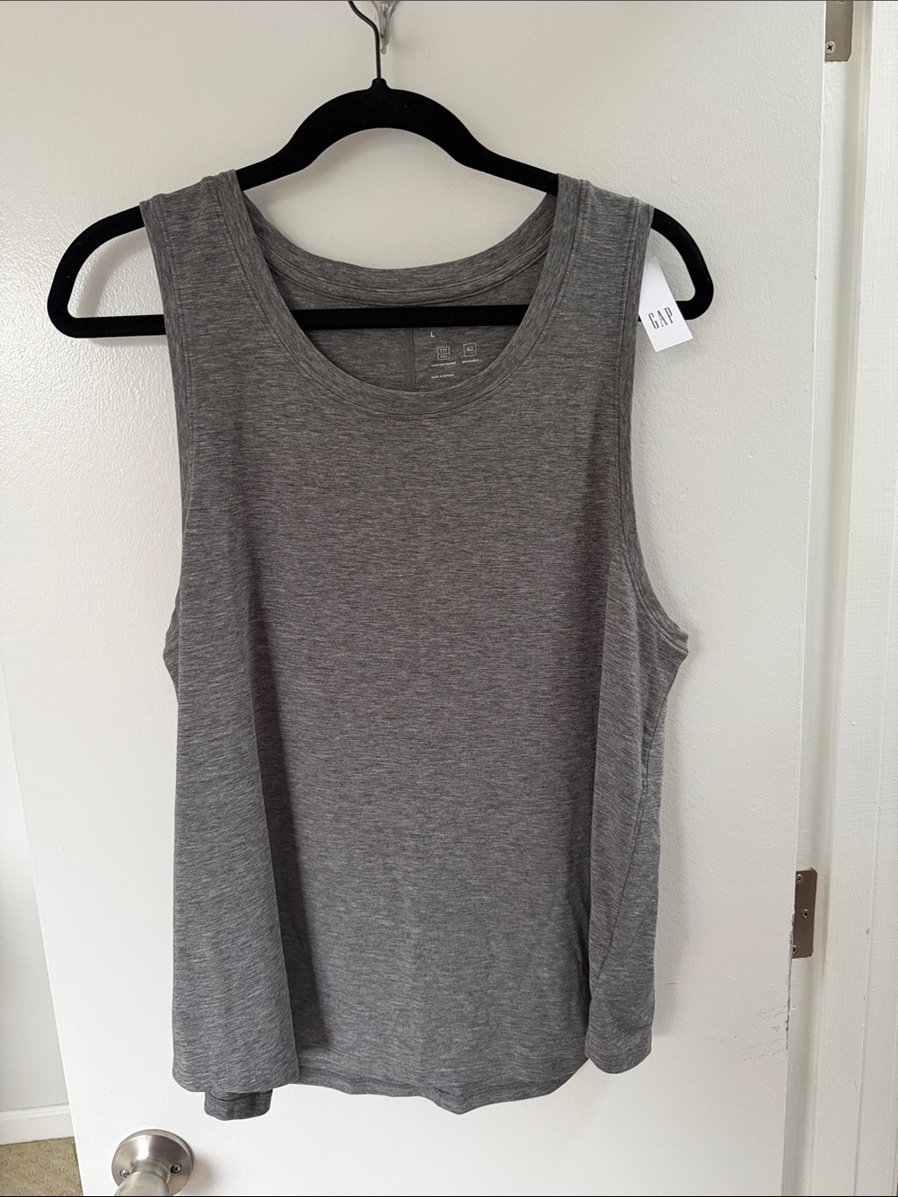 GAP Fit Gray Sleeveless Tank Top - Lightweight Scoop Neck
